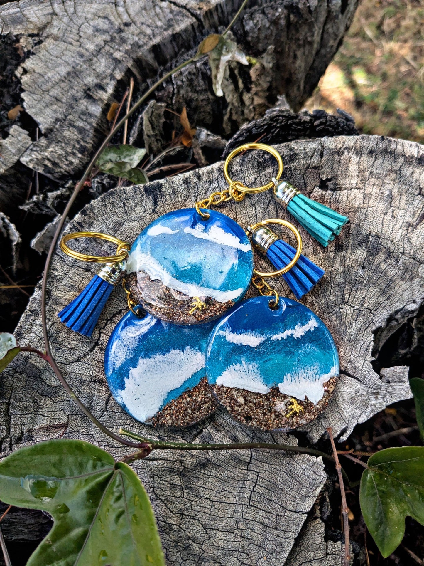 Ocean Breeze Resin Keychain – Real Sand Wave Art Palm Charm Tassel