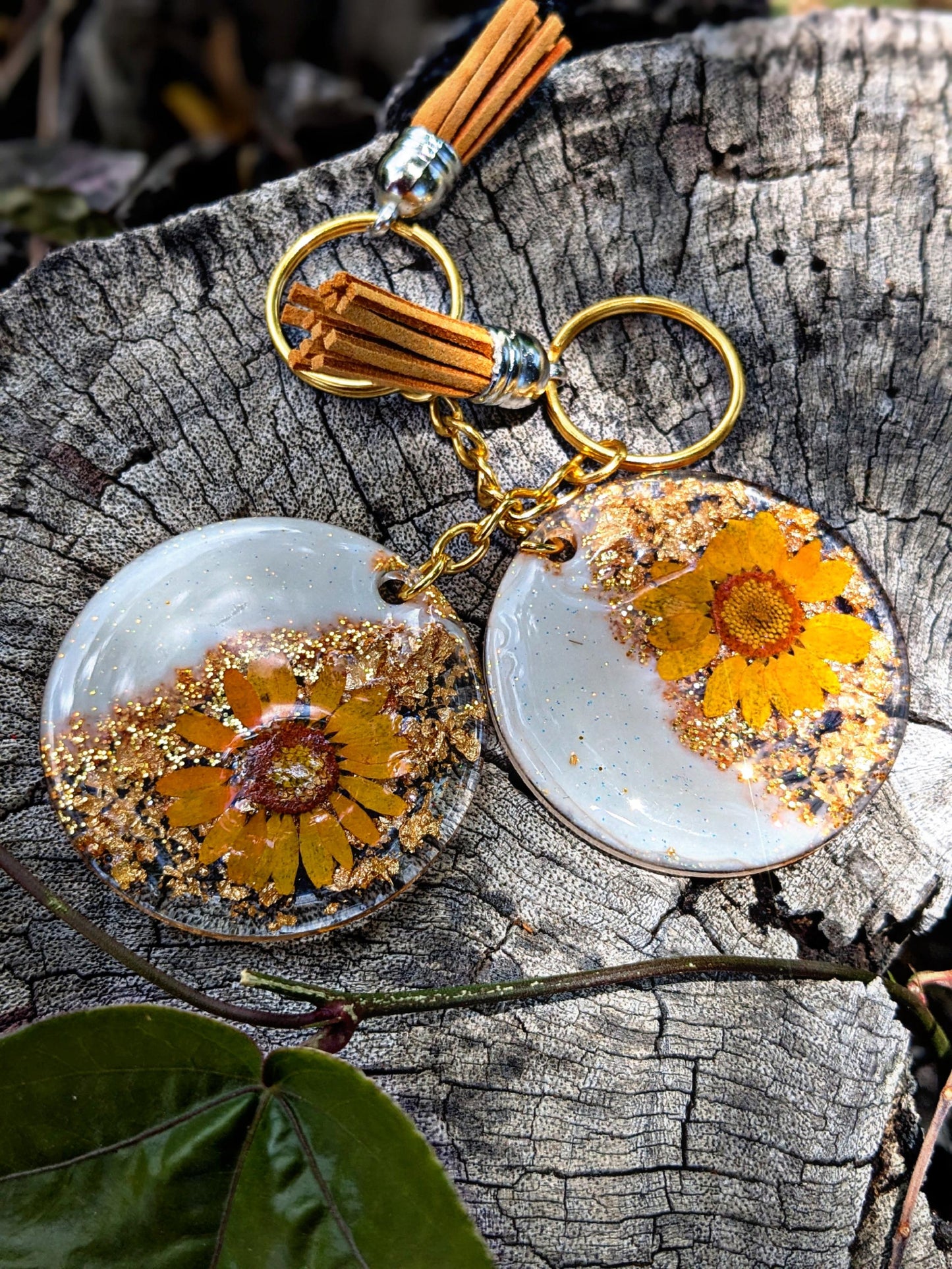Pressed Flower Resin Keychain – Real Floral Charm with Tassel | Botanical Gift for Her | Handmade Nature Accessory