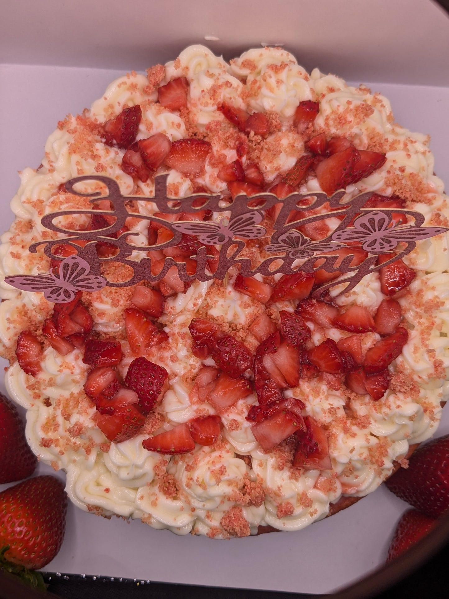 🍓 Strawberry Crunch Cake – Island Sweet Treat