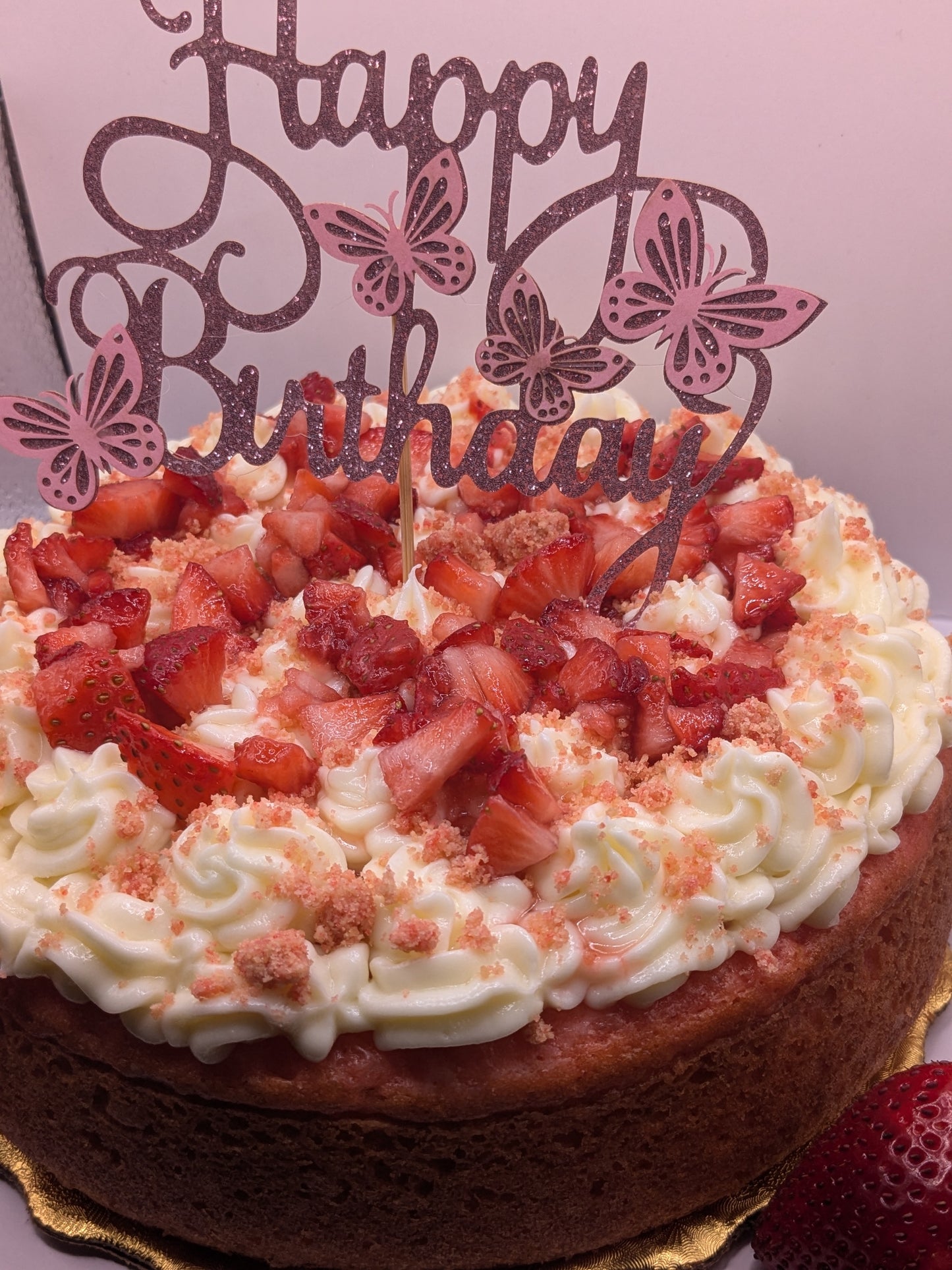 🍓 Strawberry Crunch Cake – Island Sweet Treat