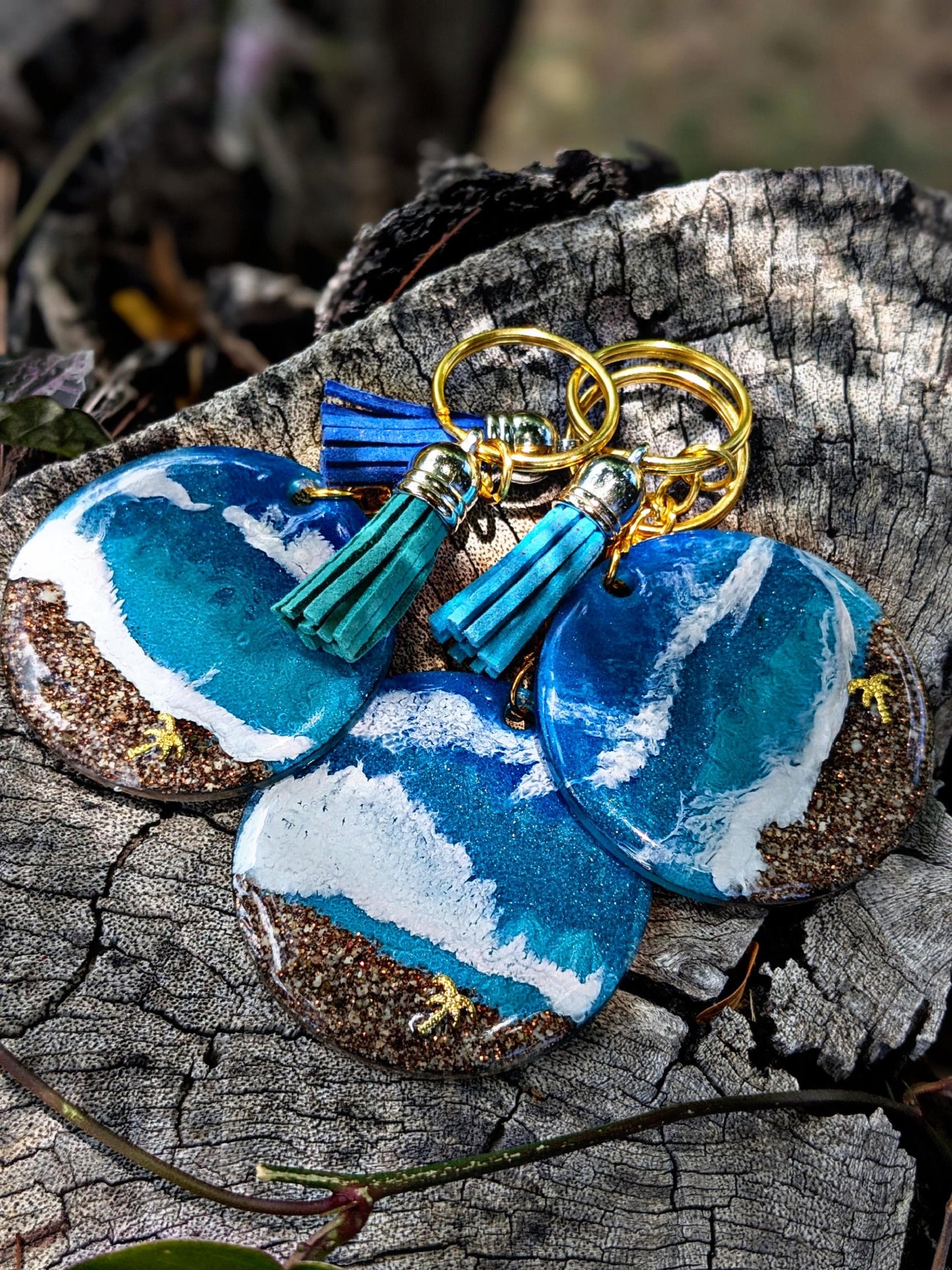 Ocean Breeze Resin Keychain – Real Sand Wave Art Palm Charm Tassel