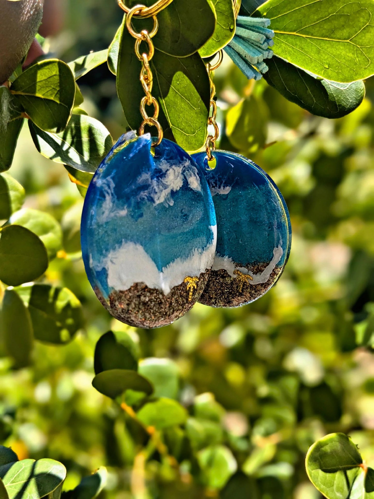Ocean Breeze Resin Keychain – Real Sand Wave Art Palm Charm Tassel