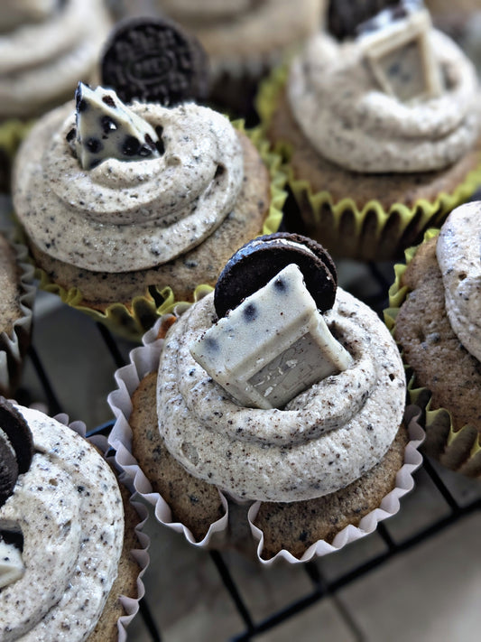 🍪 Oreo Crunch Cake – Island Sweet Treat
